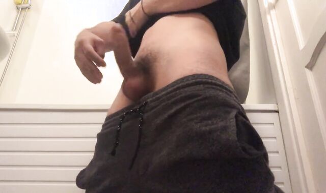 A young guy wanked off his spear and jism on the floor