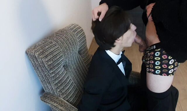 Wealthy father calls bellboy and pounds him in the jaws with his superb-sized trouser snake