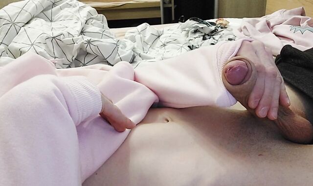 18letý chlapec sleduje pornography a masturbuje