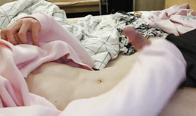 18letý chlapec sleduje pornography a masturbuje