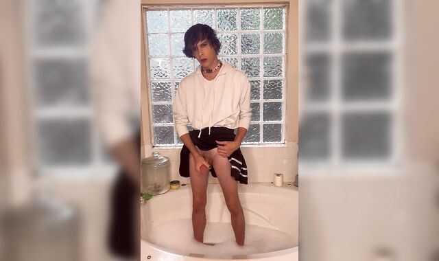 Femboy Bathrub Sesh????????