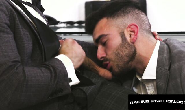 New York Realtor Spin Smashes HR Honcho - Drew Valentino, Pol Prince - RagingStallion