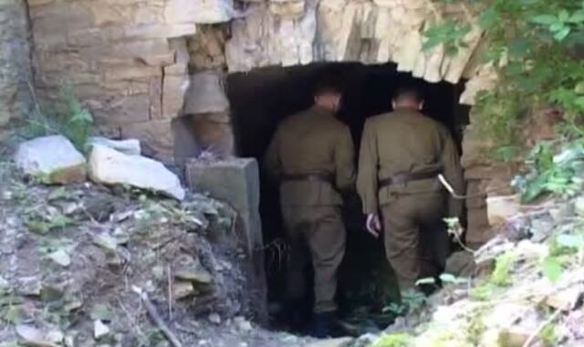 dark-haired hair stud Is stuffed In The wazoo During 3-way