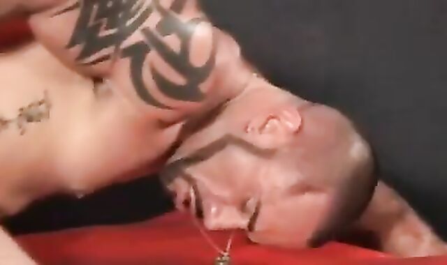 Baiser Sous Les Threatens