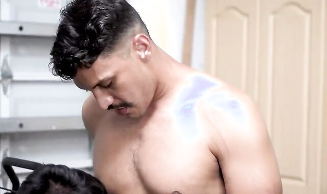 Helping Palm - Jay, Leo And Tim