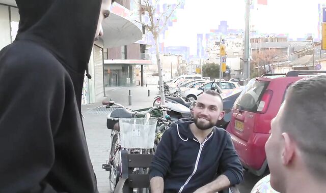 hook-up Of Trio Israeli folks In An Bedroom