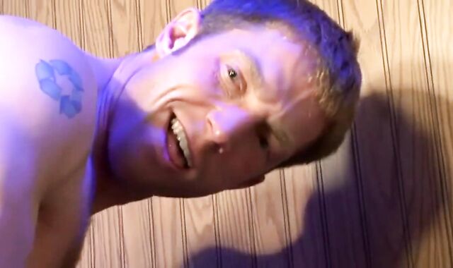 threeway Face-Sitting & Peeing