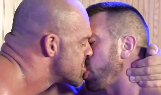 threeway Face-Sitting & Peeing