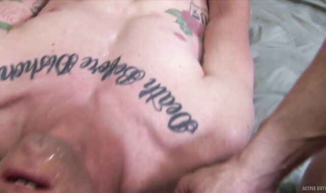 Activeduty: Dark Haired goes for hardcore pummel-out