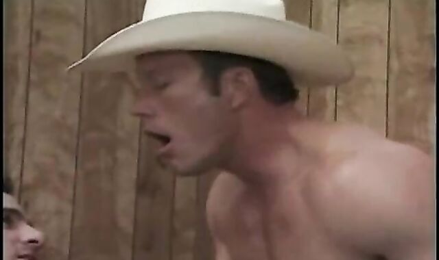 CowTwink three-some Chain tuck