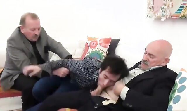 Homosexual needs 3some