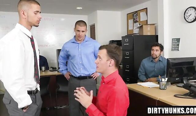 Muscle fag 3 way With Facial cumshot