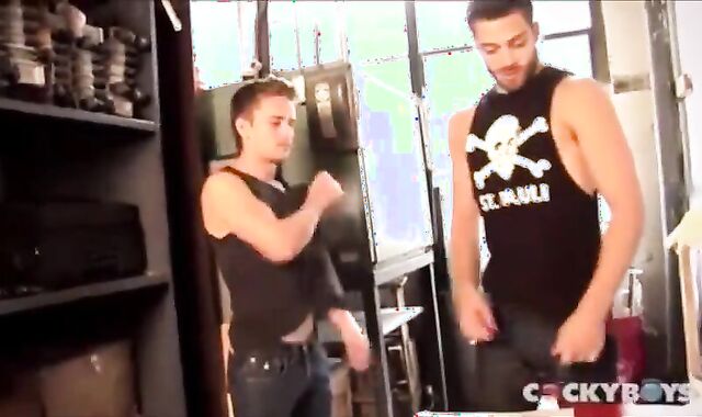 Model receives wazoo-boinked In threesome