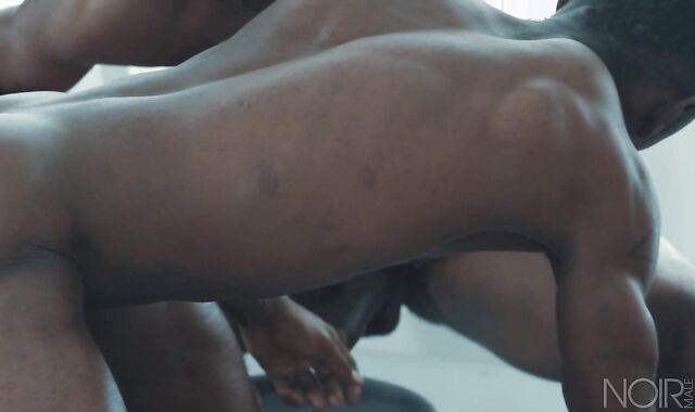 Noir Male - Muscular Miller Axton sucky-sucky jism