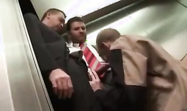 3some In The Elevator - Nial