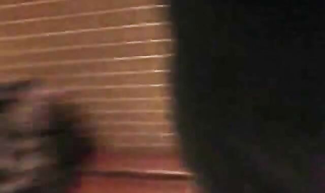 Flagra de pau duro no banheiro