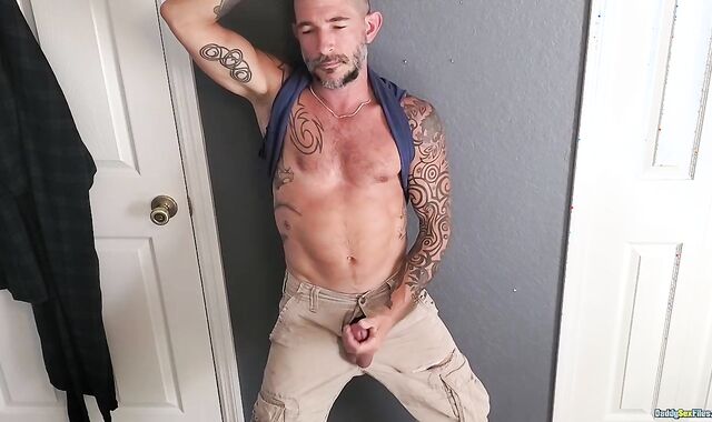 DaddySexFiles.com: Jizz-shotgun-squashing Johnny torn up by Johnny Hazzard