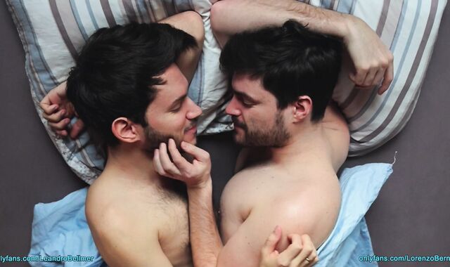 Friends jerking off together (very intimate)