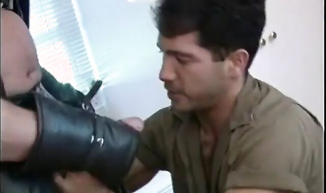 Leather Dad acquires His 10-Pounder Throated prior to caboose tear up