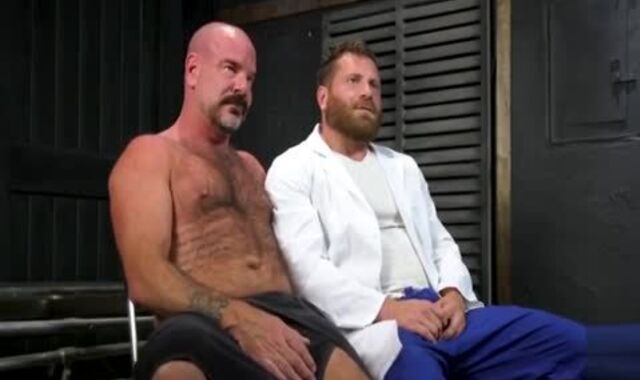 Masturbate Dyer & Riley Mitchel