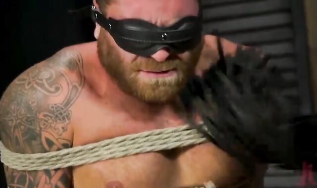 Masturbate Dyer & Riley Mitchel