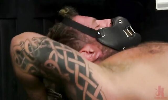 Masturbate Dyer & Riley Mitchel