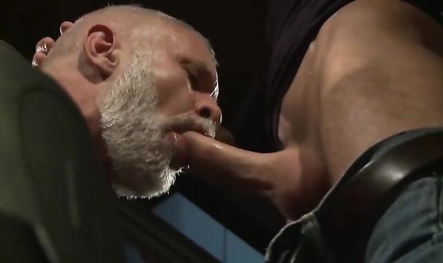 males Gobbling jizz 2