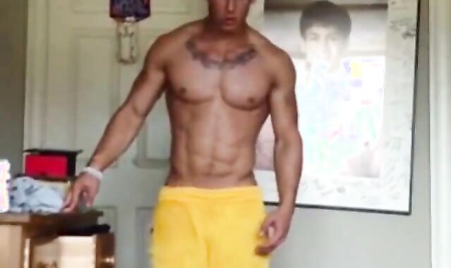 Sexy Gym Stud Jerking Off