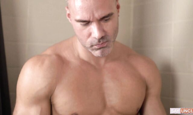 DadCreep - Youthful hairy man luvs great nailing