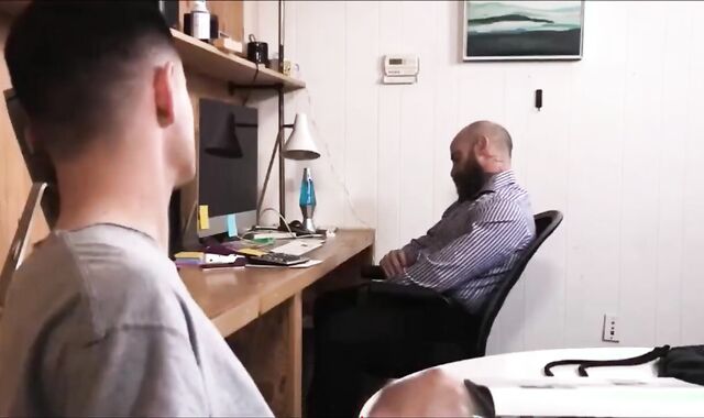 Enjoys raunchy boinking