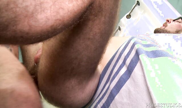 MenOver30.com - Muscled Jay Donahue wanking in uniform