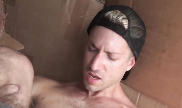 curly Daddy porking twink