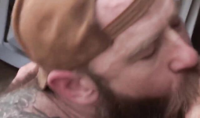 curly Daddy porking twink