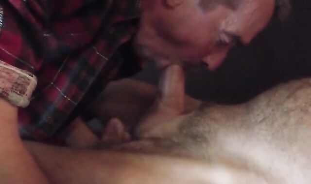 Geiler Ambisexual-daddy GenieÃŸt Eine Lingam - Massage Mit Ordentlichen happy Concluding