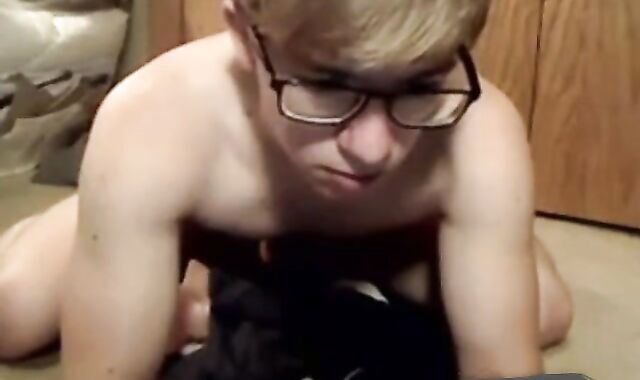 Blonds Do It Best 007