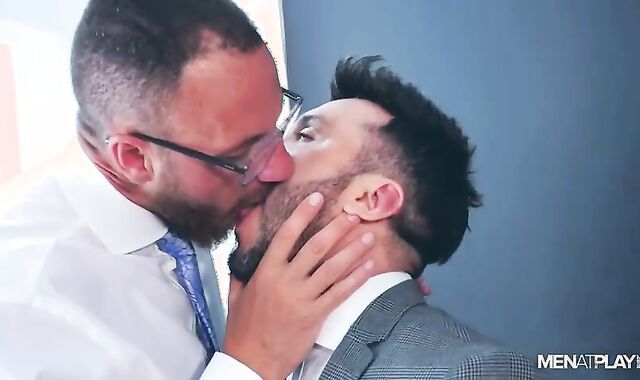 Peeping Camera operator (Kike Gil, Leo Rosso)