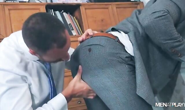 Peeping Camera operator (Kike Gil, Leo Rosso)