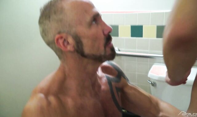 FalconStudios: Bodybuilder has a sensitized spot for rock-rock-hard nailining