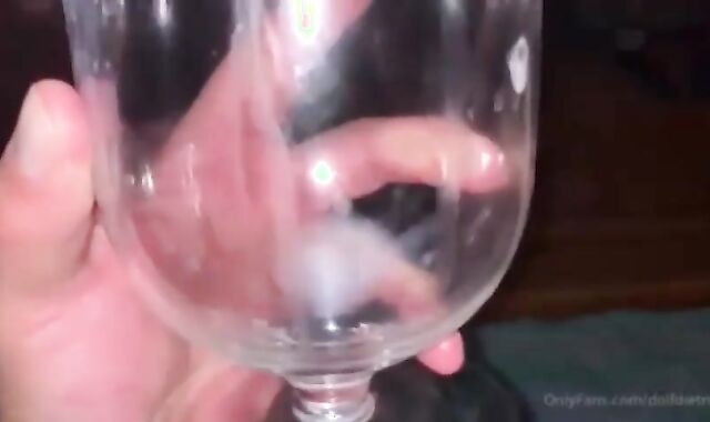 cum Drinking Event. enrapturing gay Hookup