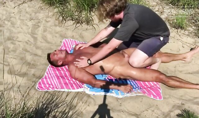 Dilf screwed On The Beach