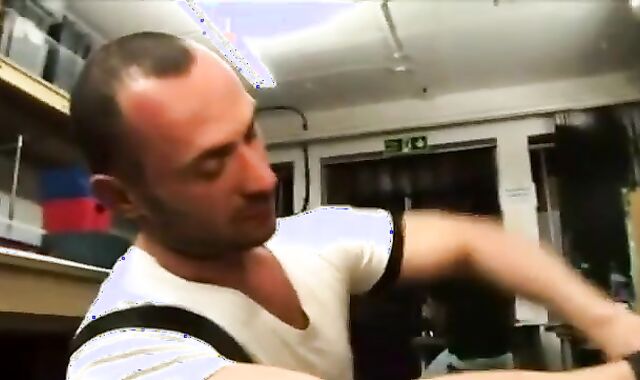 three-some De Hombres Calientes