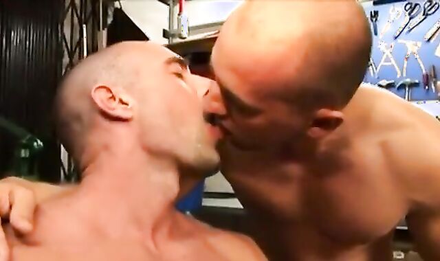 three-some De Hombres Calientes