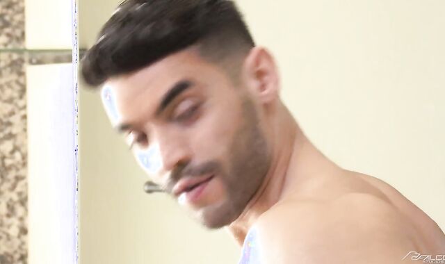 Arad Winwin & Andy Taylor Shower plumb