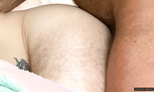 IconMale - DILF Bear Hudson and furry Nick Capra jerking