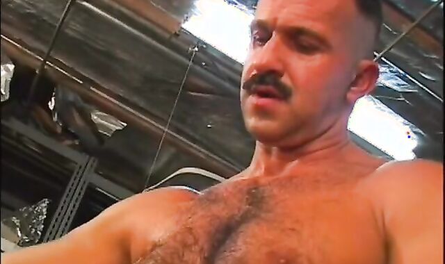 Lube Daddies acquire Buck edible devouring 10-Pounder.