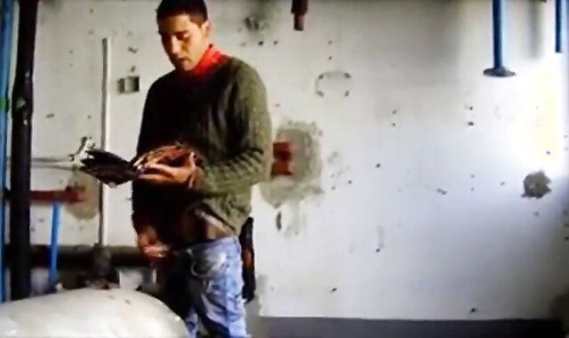 Vouyer pagou para ver macho gozar