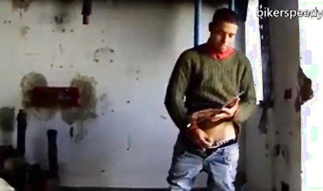 Vouyer pagou para ver macho gozar