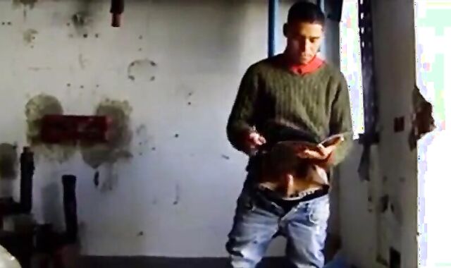 Vouyer pagou para ver macho gozar