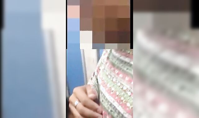 Putaria em banheirao publico