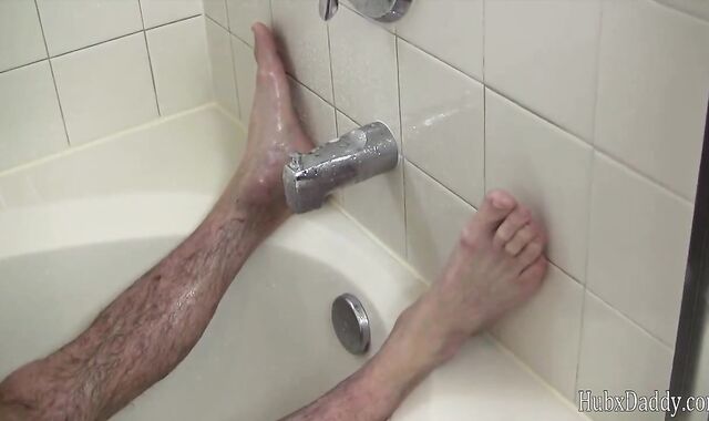 Gentleman Father In The douche Solo